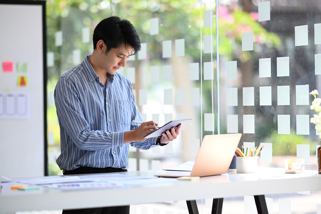 Webデザイナーとは 仕事内容や必要なスキル あると役立つ資格も紹介 派遣 求人 転職なら マンパワーグループ Webデザイナーとは 仕事内容や必要なスキル あると役立つ資格も紹介 派遣 求人 転職なら マンパワーグループ