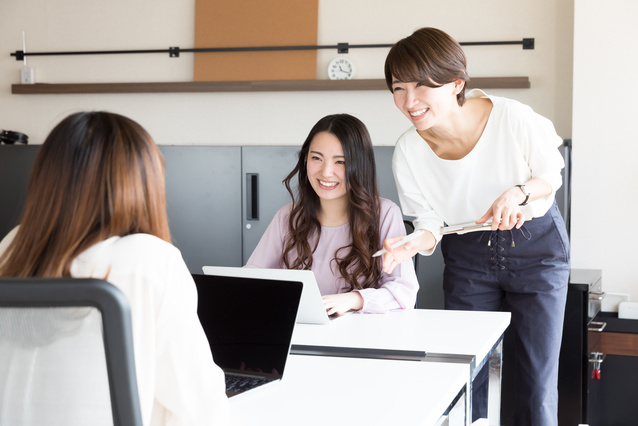 女性の通勤向けおすすめブランド8選 年代別コーディネート例から注意点まで解説 派遣 求人 転職なら マンパワーグループ 女性の通勤向けおすすめブランド8選 年代別コーディネート例から注意点まで解説 派遣 求人 転職なら マンパワーグループ