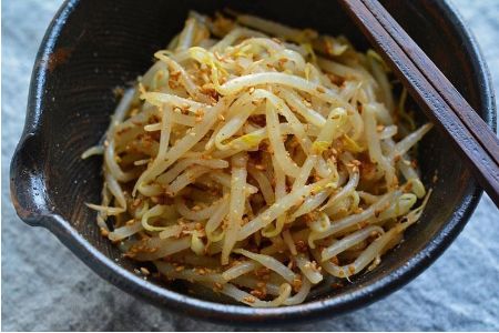 もやしのごま和え