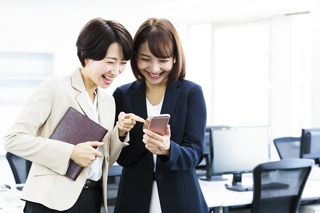 派遣と正社員 どこまで仲良くなれる 派遣社員に聞いた 関係性の築き方 派遣の仕事 求人なら マンパワーグループ 派遣と正社員 どこまで仲良くなれる 派遣社員に聞いた 関係性の築き方 派遣の仕事 求人なら マンパワーグループ